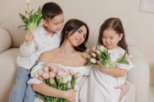Mother’s Day & Modern Dating – When (and How) to Bring Up Family